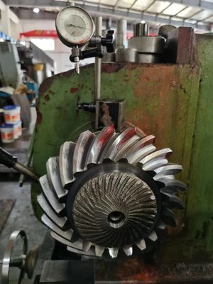Bộ bánh răng côn xoắn ốc tùy chỉnh 18CrNiMo7 Thép Gleason Type Gear mài