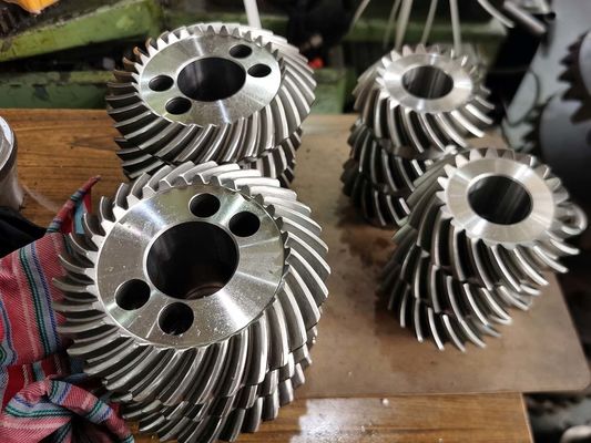 Pinion Spiral Bevel Gear sau khi xử lý nhiệt 180mm