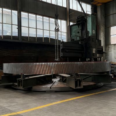 Trục bánh răng truyền động được chế tạo theo yêu cầu với phương pháp phay răng và chuốt răng